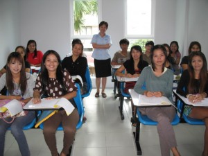 Khun Tin teaches English for Thai learners level 1 class at Patong Language School in Phuket, Thailand