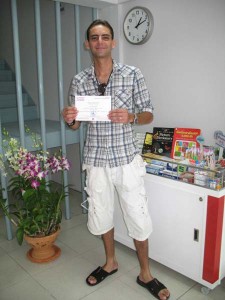 Nidel passes his Thai language exams at Patong Language School