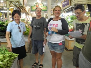 Easy Going Thai students at the market